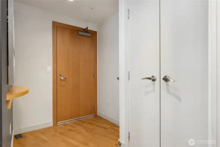 Hall entry offers excellent privacy