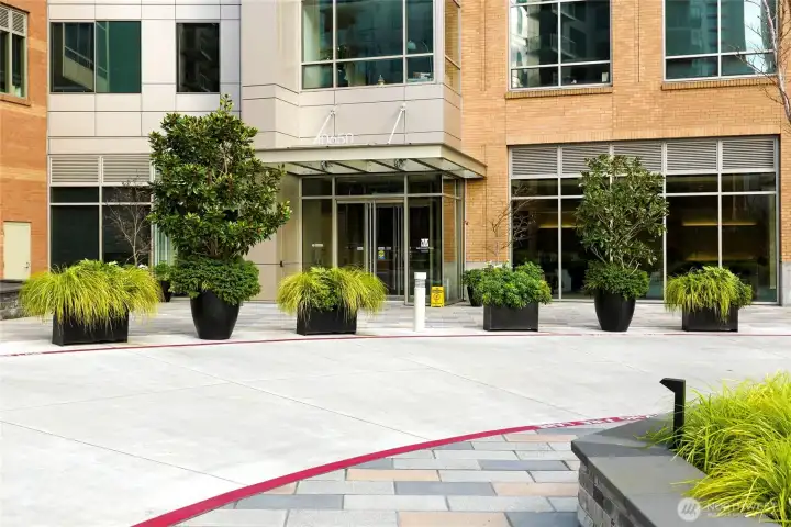 Walk to all the best of Downtown Bellevue!