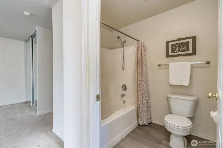 Separate toilet/shower room