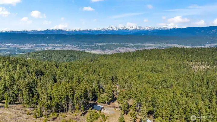 Sweeping territorial views of Cle Elum mountains and forest landscape.