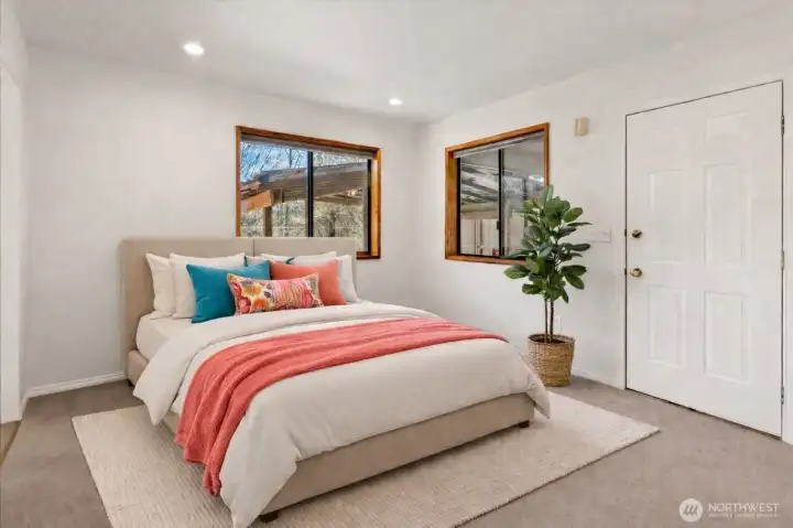 3rd bedroom with seperate entry. ADU options???