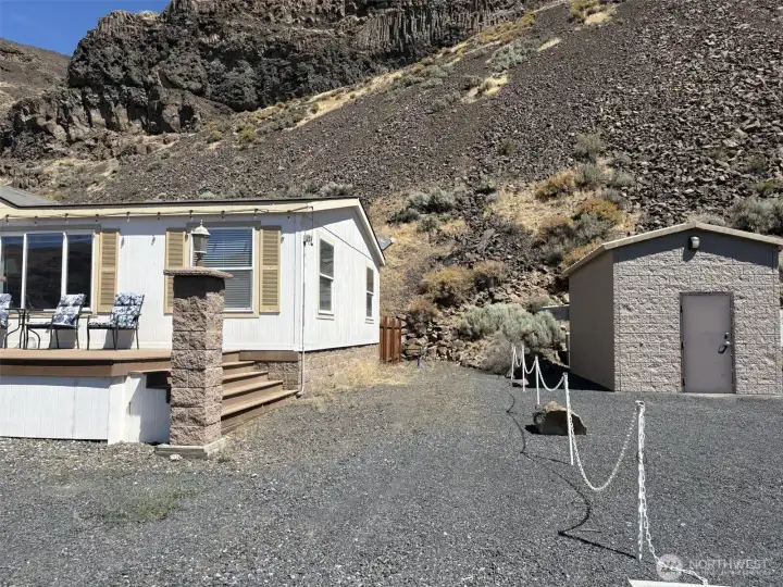 Side area to the right