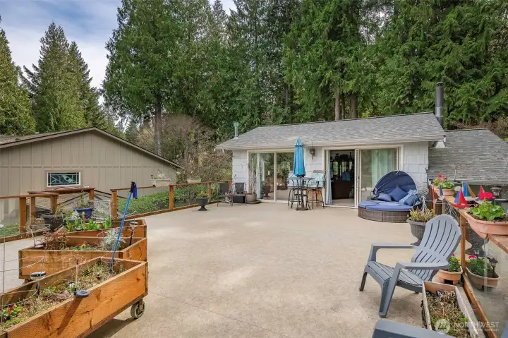 Another great view of this expansive rooftop patio.