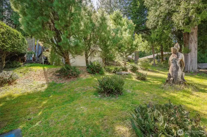 even a statue comes with!