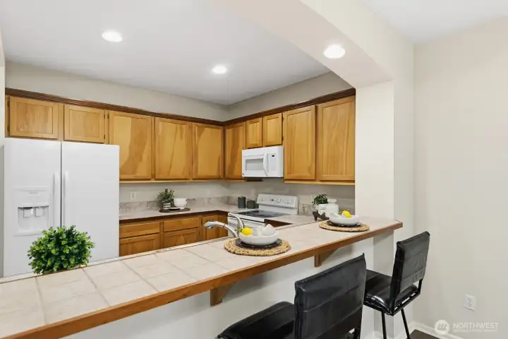 Kitchen with breakfast bar
