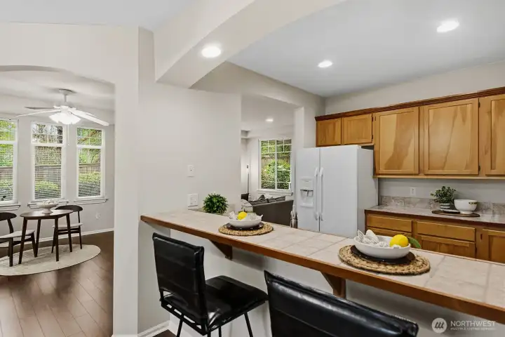 Kitchen with breakfast bar
