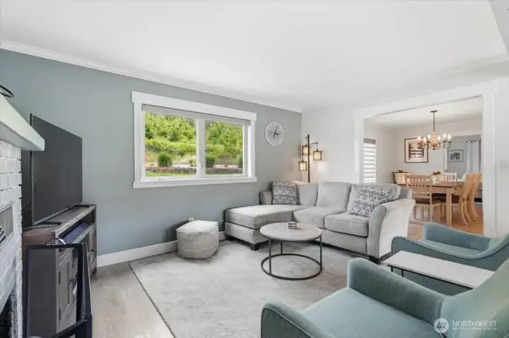 Formal sitting room with fire place