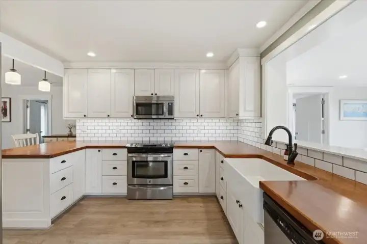 Updated Modern Farmstyle Kitchen