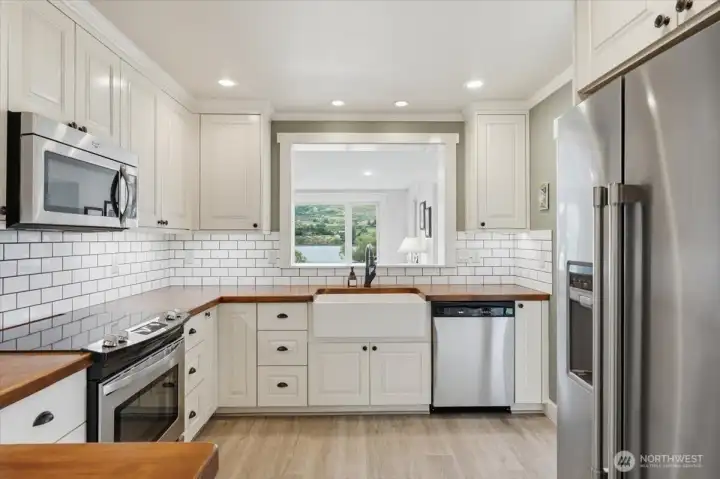 Updated Modern Farmstyle Kitchen