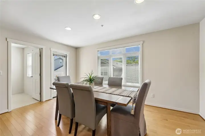 Lots of natural light coming into your kitchen & dining
