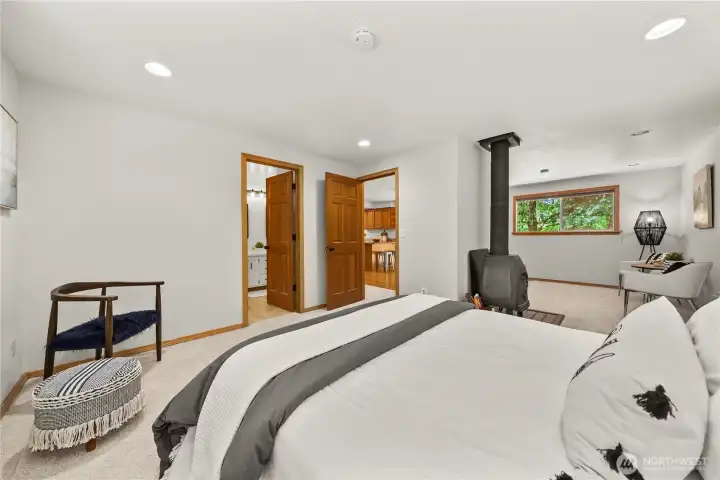 upper floor primary bdrm w 5/piece bath
