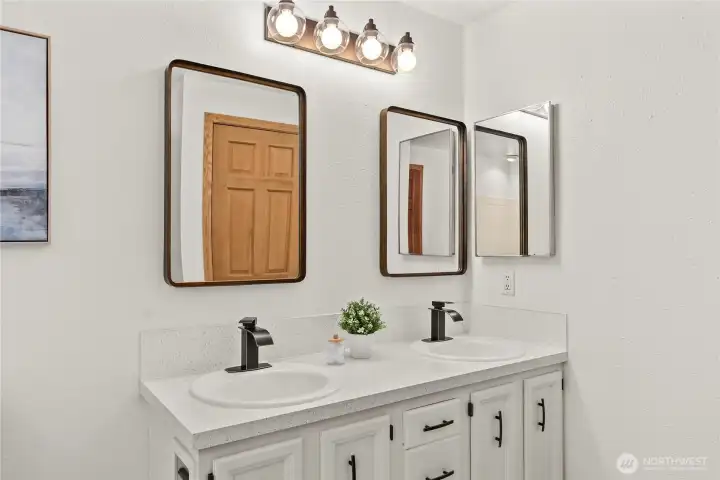 upper floor primary bdrm w 5/piece bath