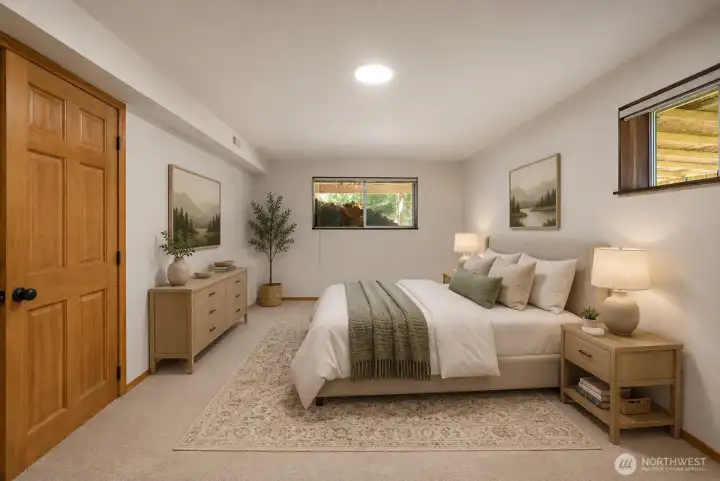 lower level huge bedroom 2 w walk in closet