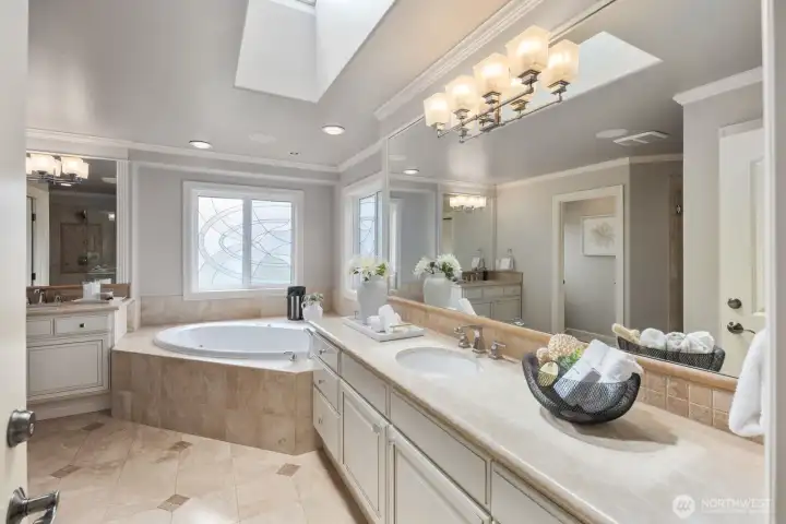 Primary En Suite features a 5-piece spa like bath with double vanities for comfort and ease. Primary En Suite features a 5-piece spa like bath with double vanities for comfort and ease.