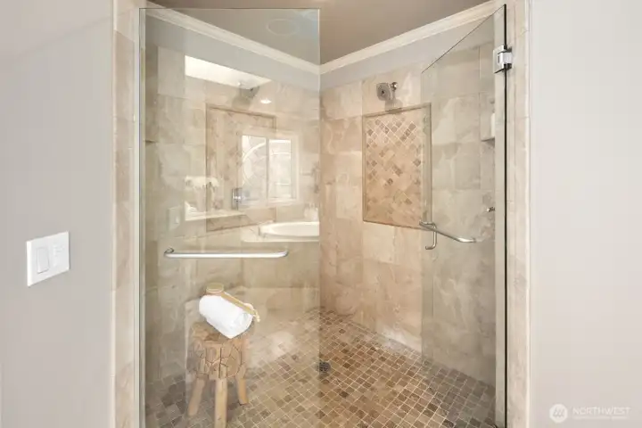 Primary En Suite features a 5-piece spa like bath with double vanities for comfort and ease. Primary En Suite features a 5-piece spa like bath with double vanities for comfort and ease.