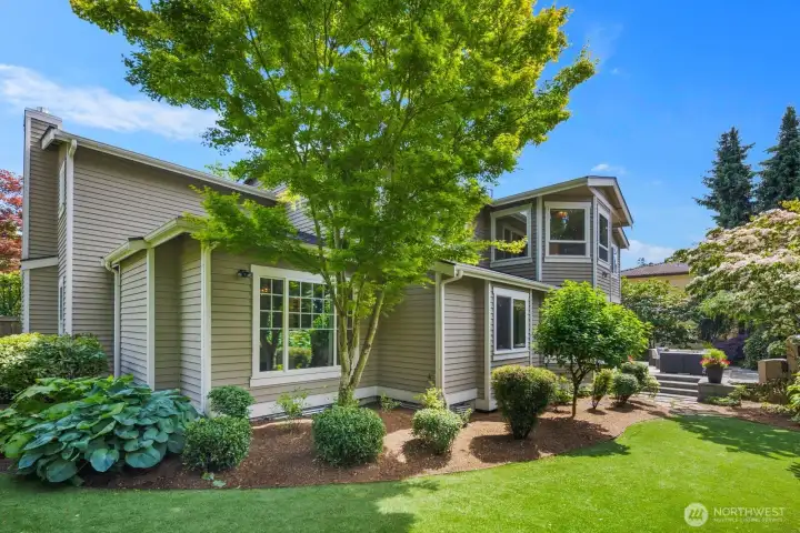 Rear yard thoughtfully designed with lush landscaping and seamless turf. Rear yard thoughtfully designed with lush landscaping and seamless turf.