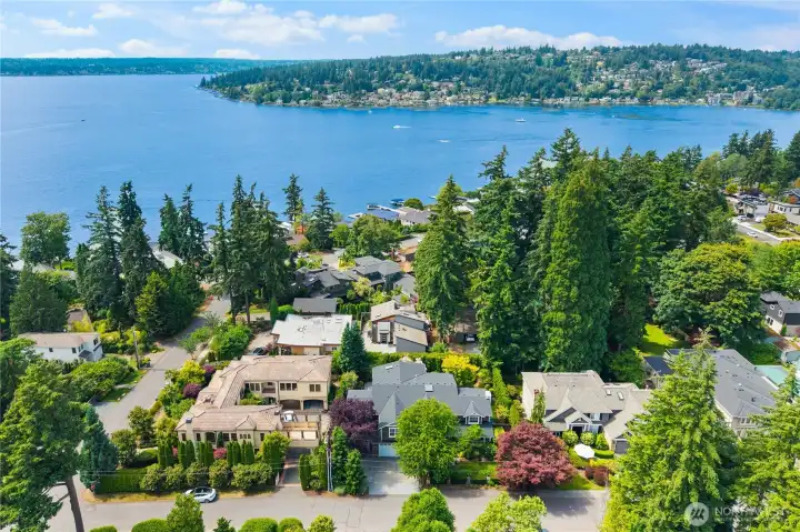 Lake Washington and waterfront parks just a few blocks away! Lake Washington and waterfront parks just a few blocks away!