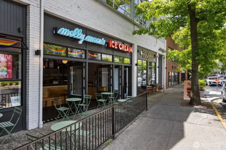 Enjoy Downtown Kirkland’s dining, boutique shopping, and vibrant waterfront scene. Enjoy Downtown Kirkland’s dining, boutique shopping, and vibrant waterfront scene.