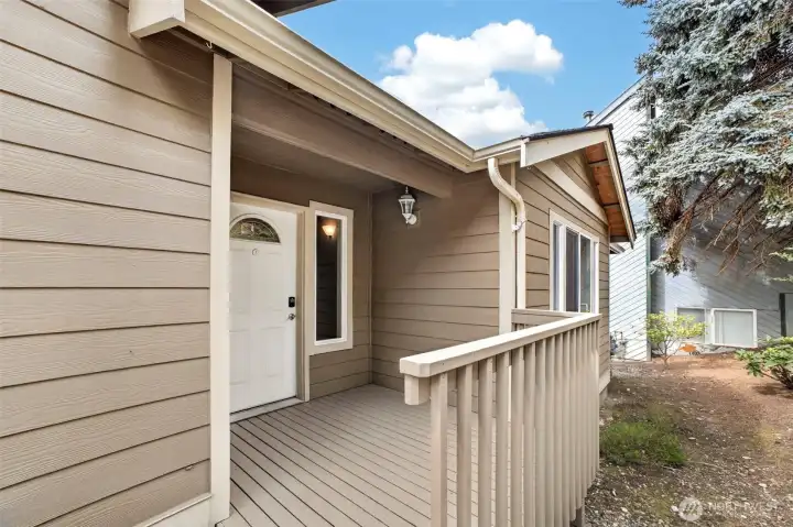 Covered front patio, keyless entry. Covered front patio, keyless entry.