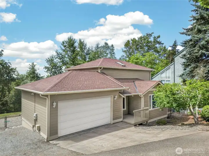 3 bedroom 2.5 bathroom, 2 car garage on a large lot 3 bedroom 2.5 bathroom, 2 car garage on a large lot