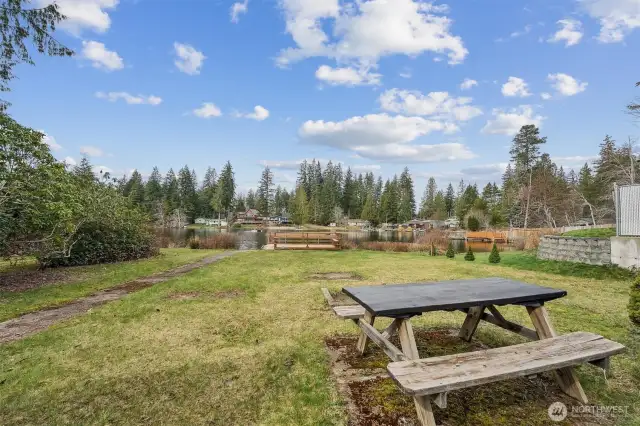 Lake access park area