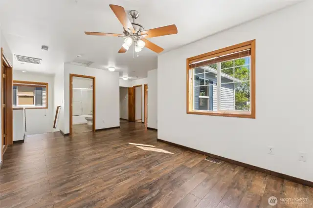 Multi purpose loft - kids playroom, office, den- make it what you want.