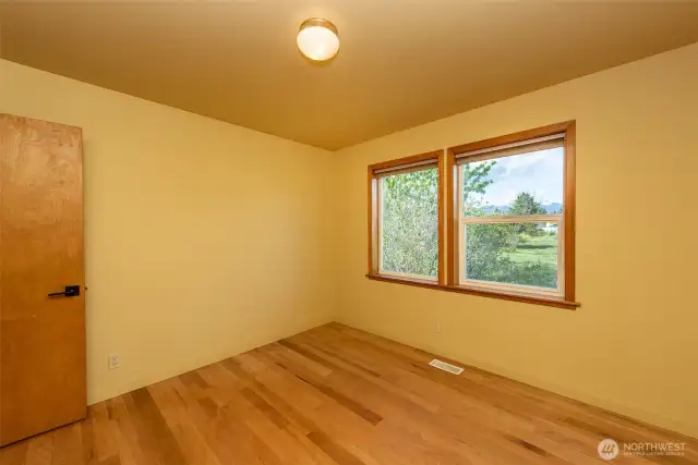 Guest Bedroom 02