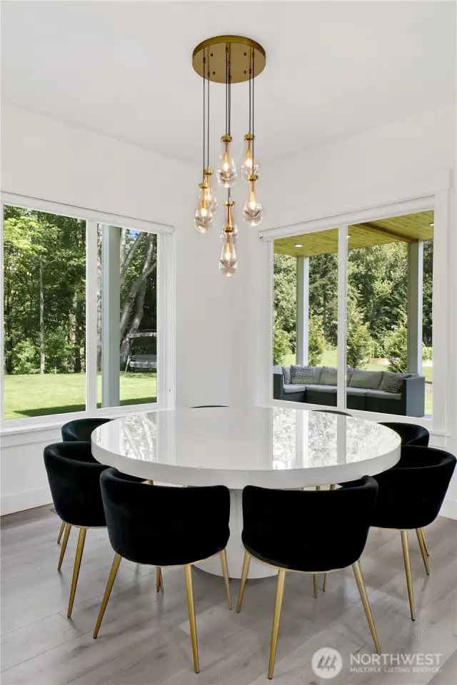 Imagine having a family meal with these gorgeous,  peaceful nature views