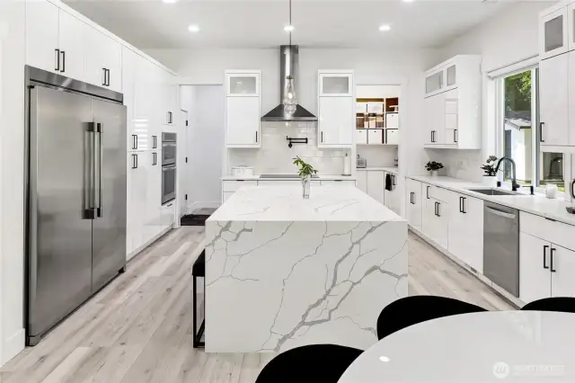 Luxurious kitchen allows for culinary creativity.
