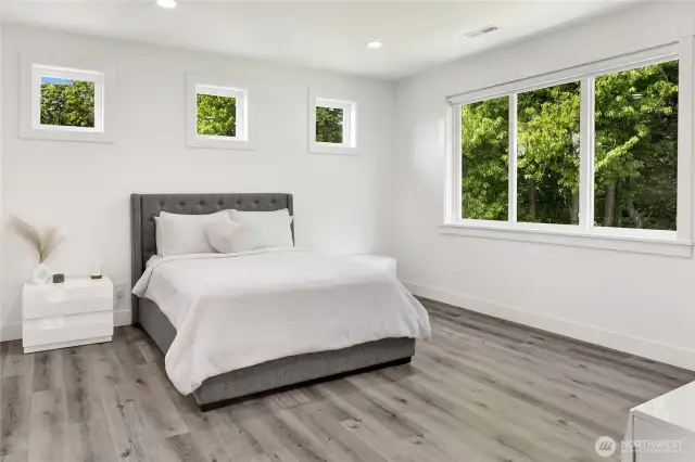 Large bedroom with walk in close and ensuite bath