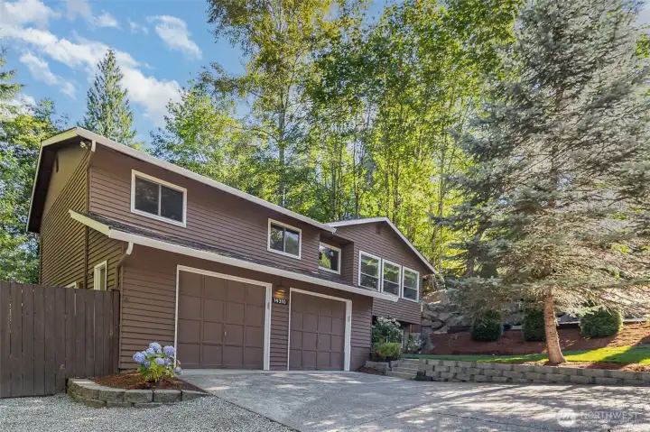 Spacious driveway with extra side parking