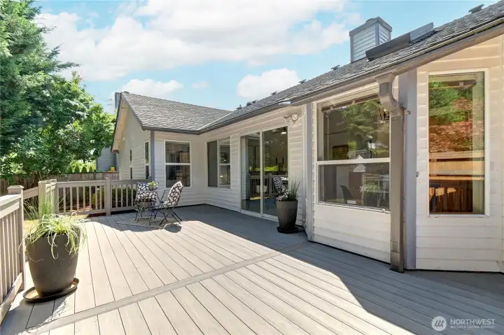 Beautiful composite decking and freshly painting railings