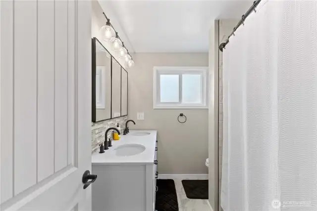 Upstairs Full Bath