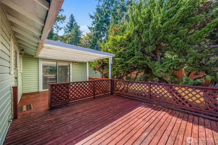 Ideal for barbecues, entertaining, gardening, or relaxing in privacy.