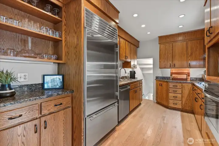 Chef’s kitchen with Sub-Zero, Miele & Bosch appliances!