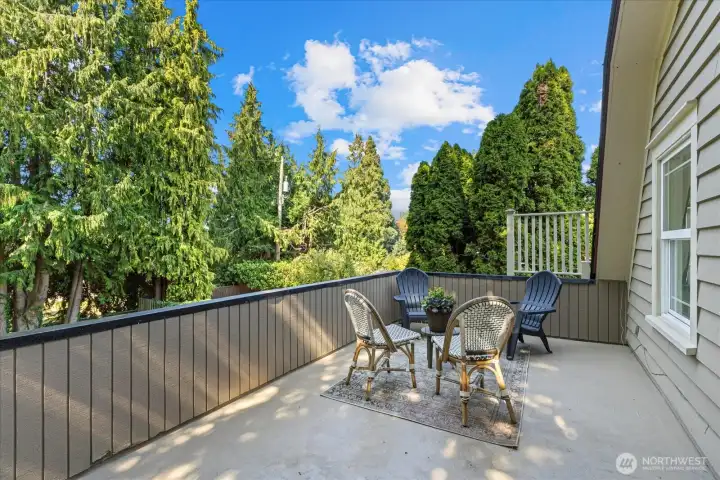 Large deck off 3rd level, perfect for morning coffee or evening sunsets.