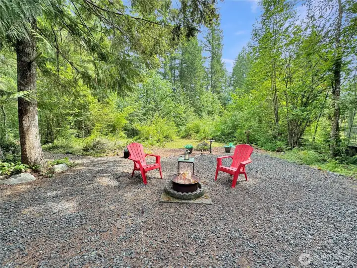 Firepit area perfect for relaxing outdoors