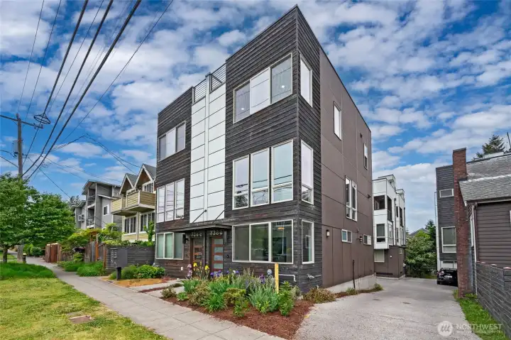 Modern south-facing townhome in prime front spot in Seattle’s Greenwood neighborhood.
