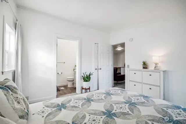 Primary into the bath and Living room