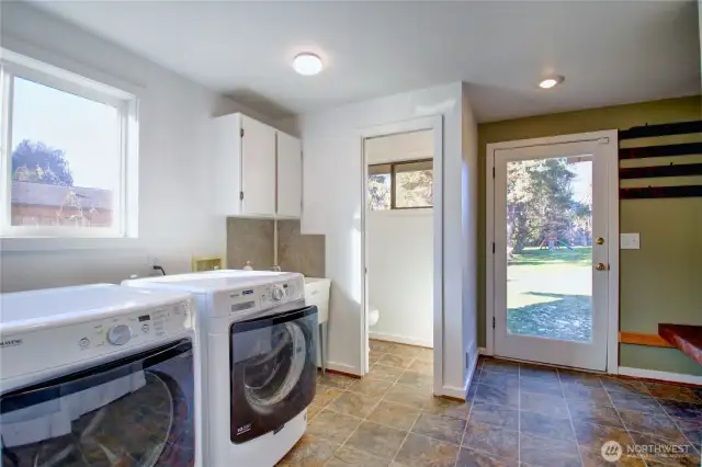 1/2 bath off of mud room