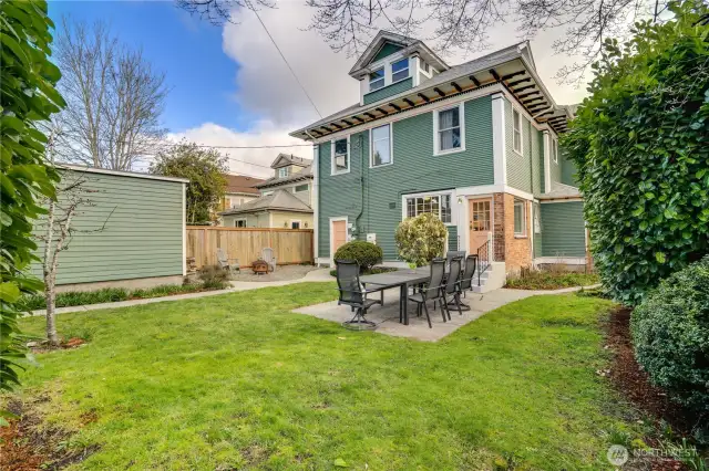 Open the kitchen door and carry dishes out to patio for summer bbqs, afternoon tea parties, and early autumn backyard parties that stretch between the house and garden.