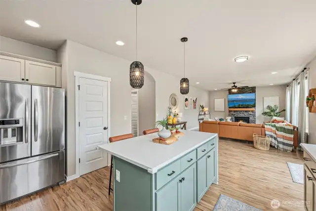 Island and Walk-in Pantry