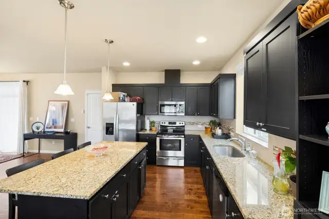 Plenty countertops, SS appliances,…