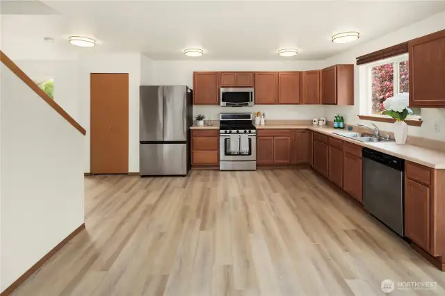 Yes, there is a pantry in the kitchen ready for your next Costco run!
