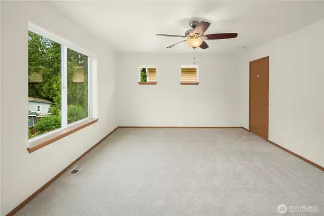 -Primary suite is a spacious room with lots of natural light from the 3 windows.   Ceiling fan with light added on to control the ideal temperature.  Yes, there is AC but sometimes a fan helps the air flow.