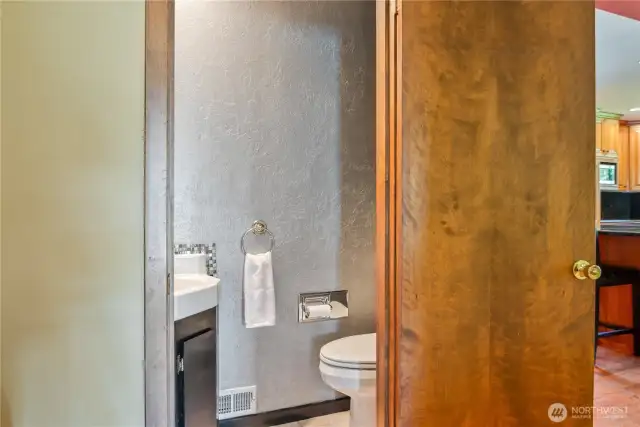 Main level guest bath