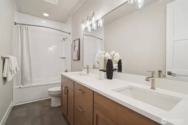 Hall bath with bathrub and dual undermount sinks