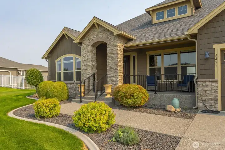 A welcoming entry for friends and family!