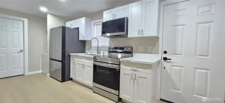 DADU: White Cabinets with Stainless Steel Appliances