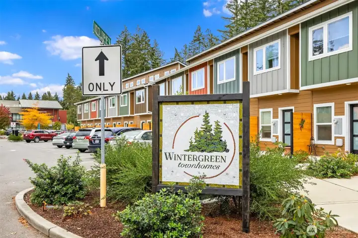 Ideally located in the heart of Winslow—close to schools, shops, dining, and the ferry. Easy to maintain and perfect for lock and go living.